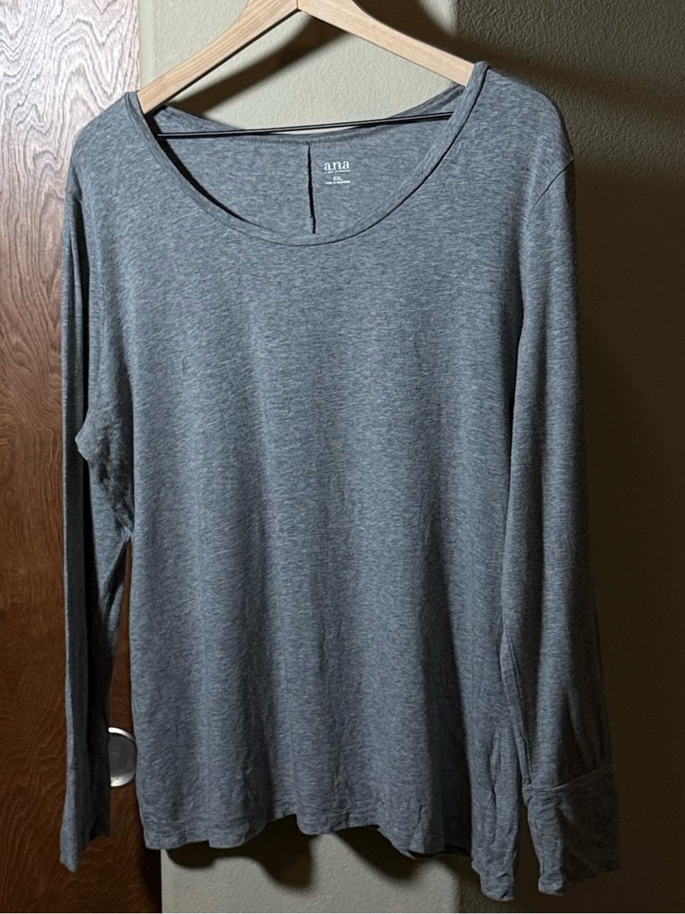 a.n.a Heather Gray Long Sleeve Scoop Neck Top